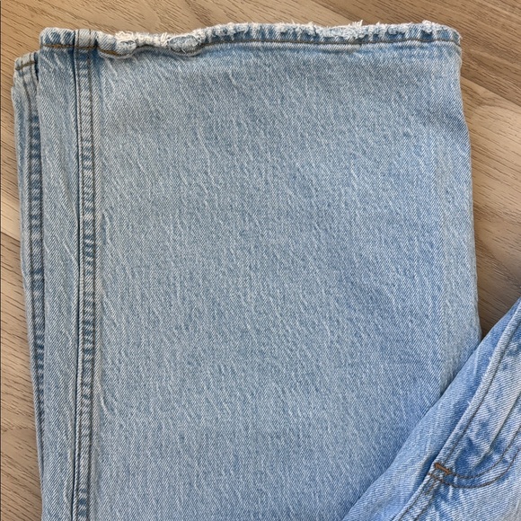 A&F - Curve Love The Baggy Low Rise Jeans - Picture 2 of 16